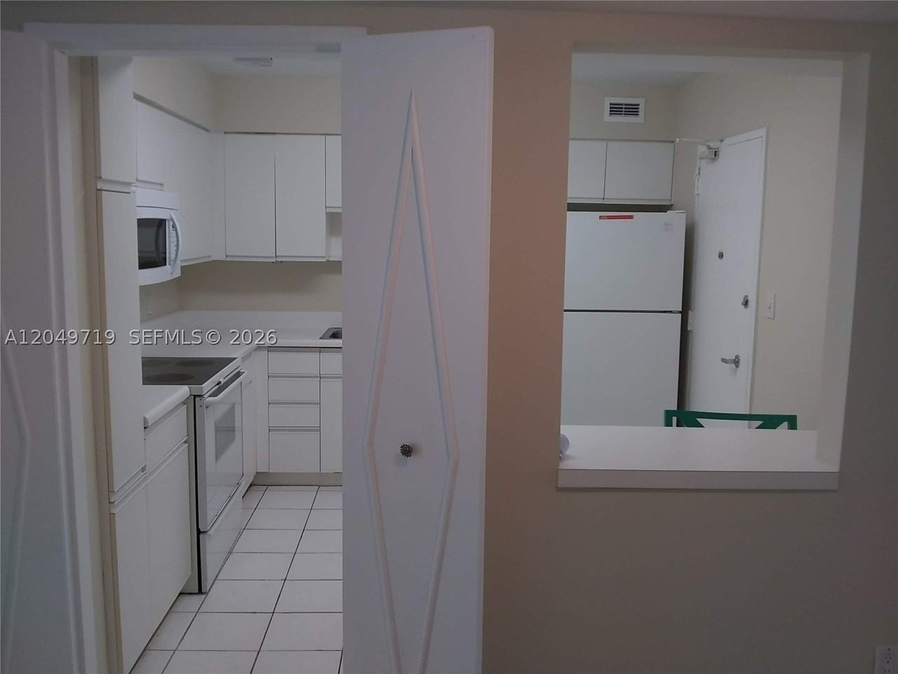 5161 Collins Ave #809 - Photo 6 of 11