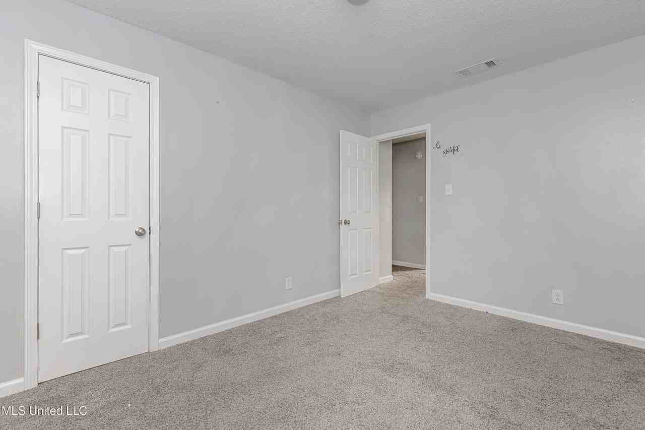 3419 Hospital St Apt 11 - Photo 6 of 37