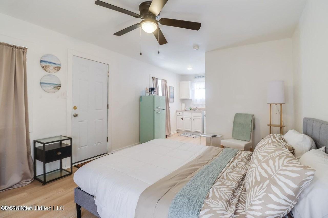 1812 Market St Apt 1 - Photo 2 of 7