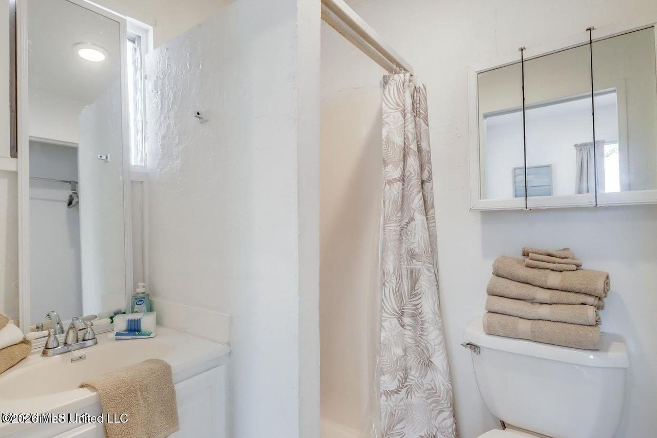 1812 Market St Apt 1 - Photo 4 of 7