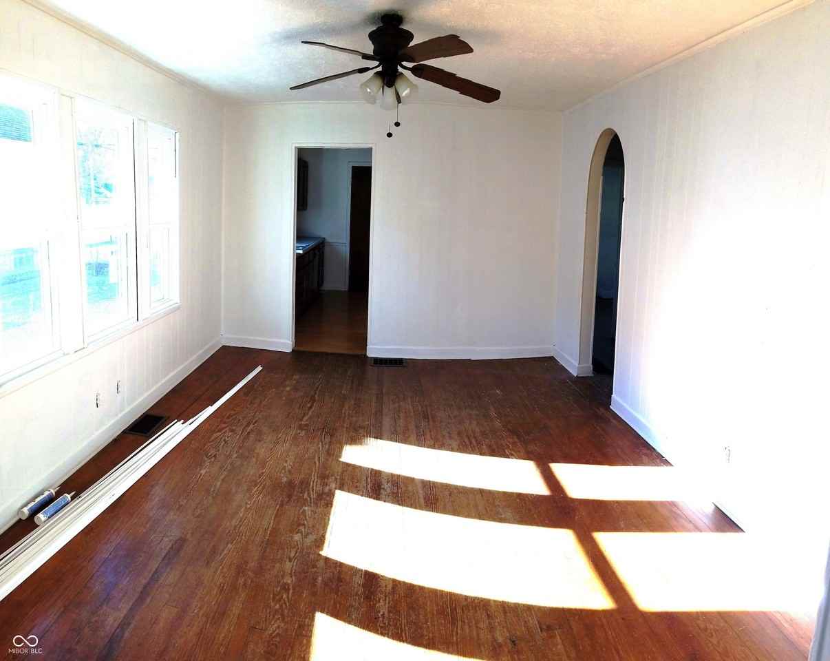 210 N Routiers Ave - Photo 4 of 20
