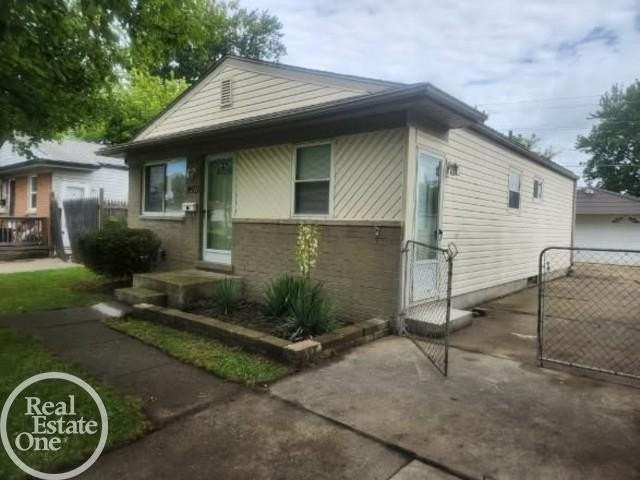 20473 Vermander Ave - Photo 2 of 2