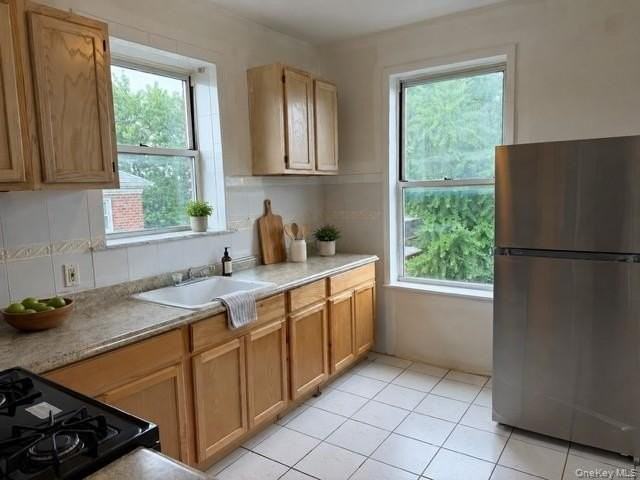 1963 Pilgrim Ave - Photo 2 of 8