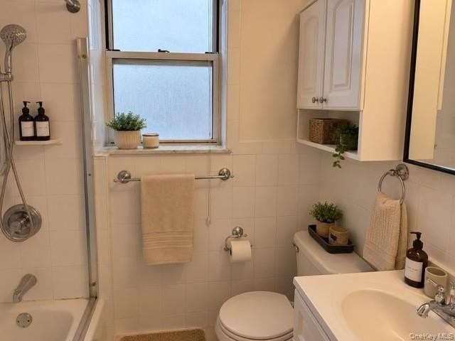 1963 Pilgrim Ave - Photo 4 of 8