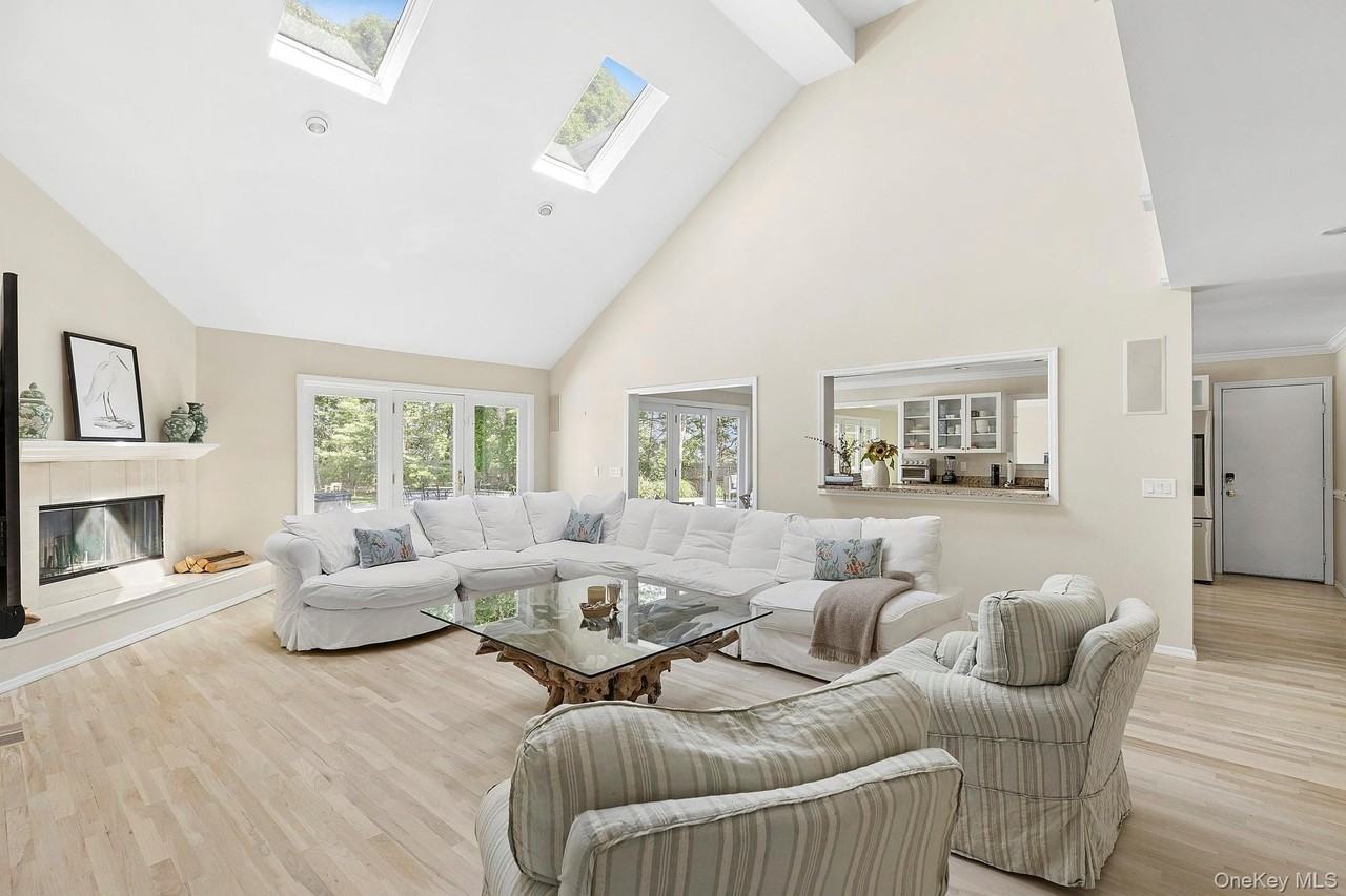 9 Rosebud Ln - Photo 3 of 16