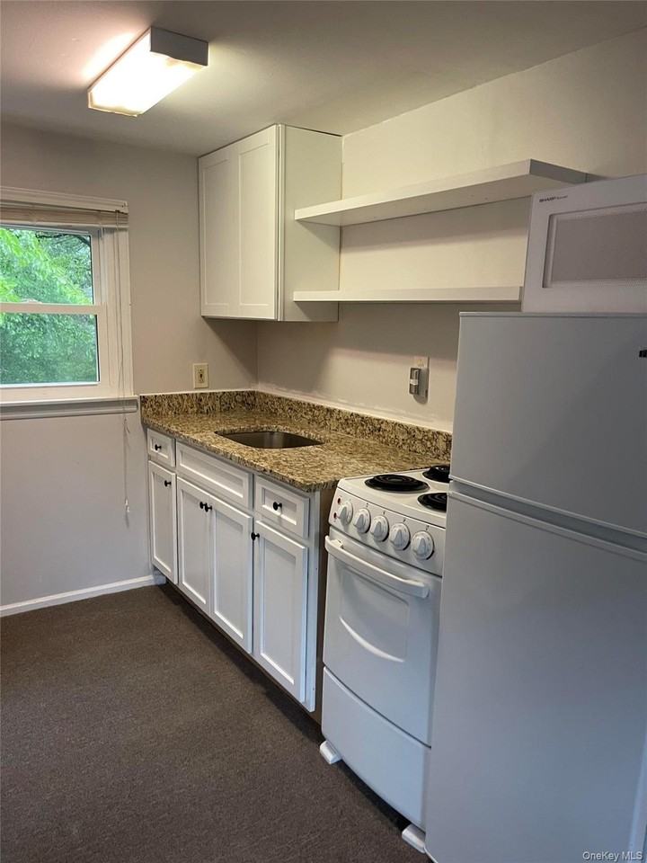 206 Dickinson Ave - Photo 2 of 6