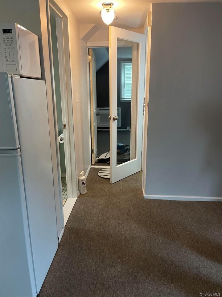 206 Dickinson Ave - Photo 3 of 6