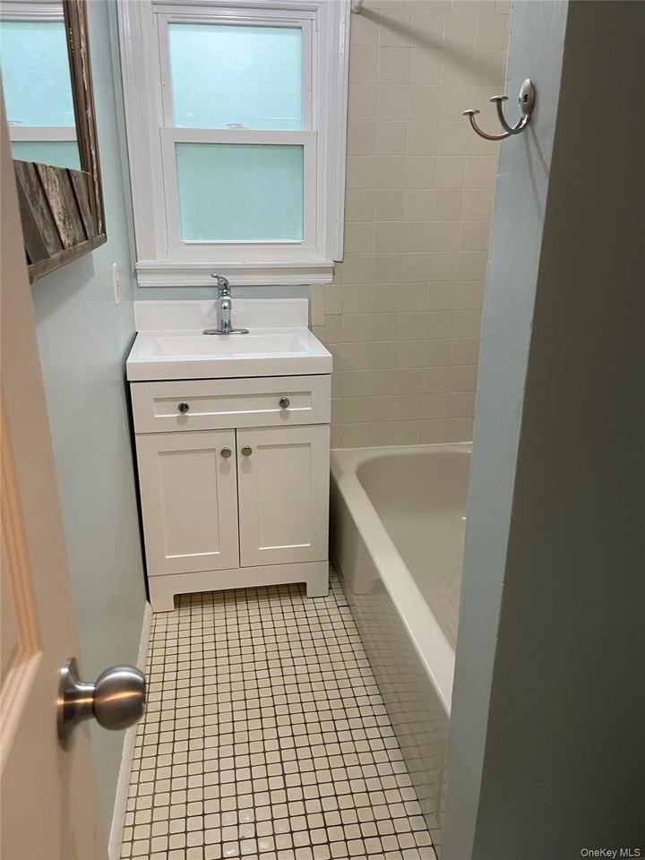 206 Dickinson Ave - Photo 4 of 6