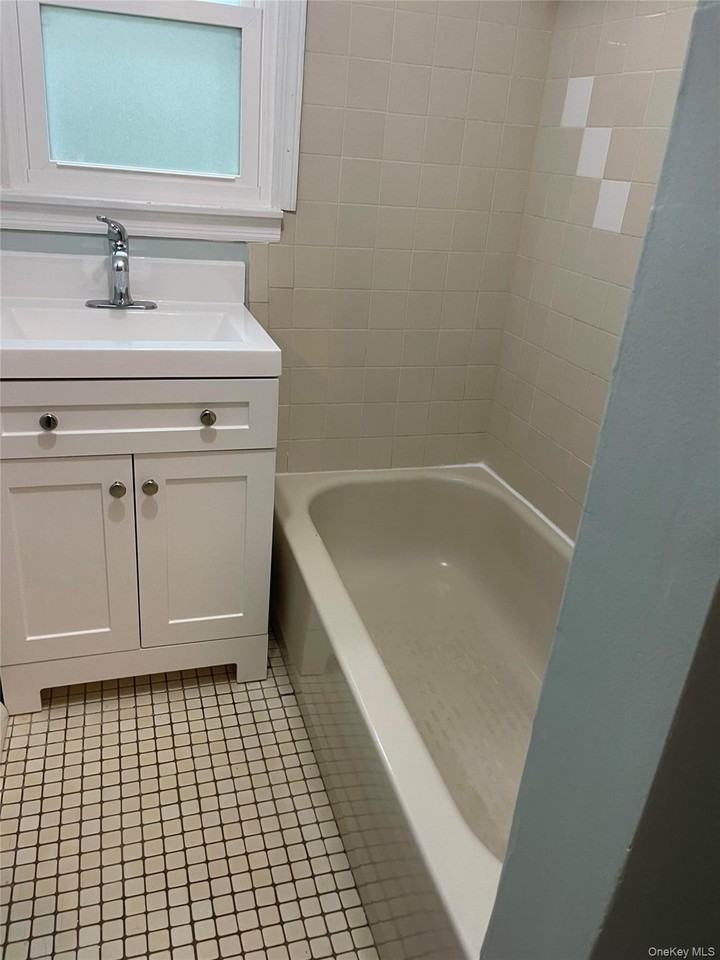 206 Dickinson Ave - Photo 5 of 6