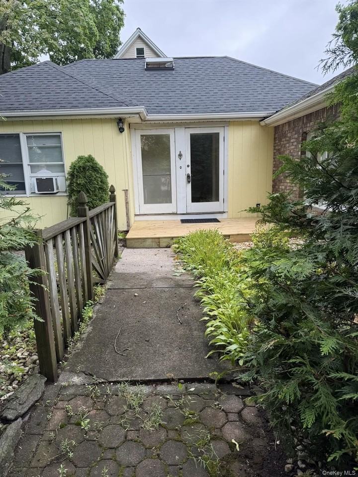 45 S Middletown Rd - Photo 2 of 15