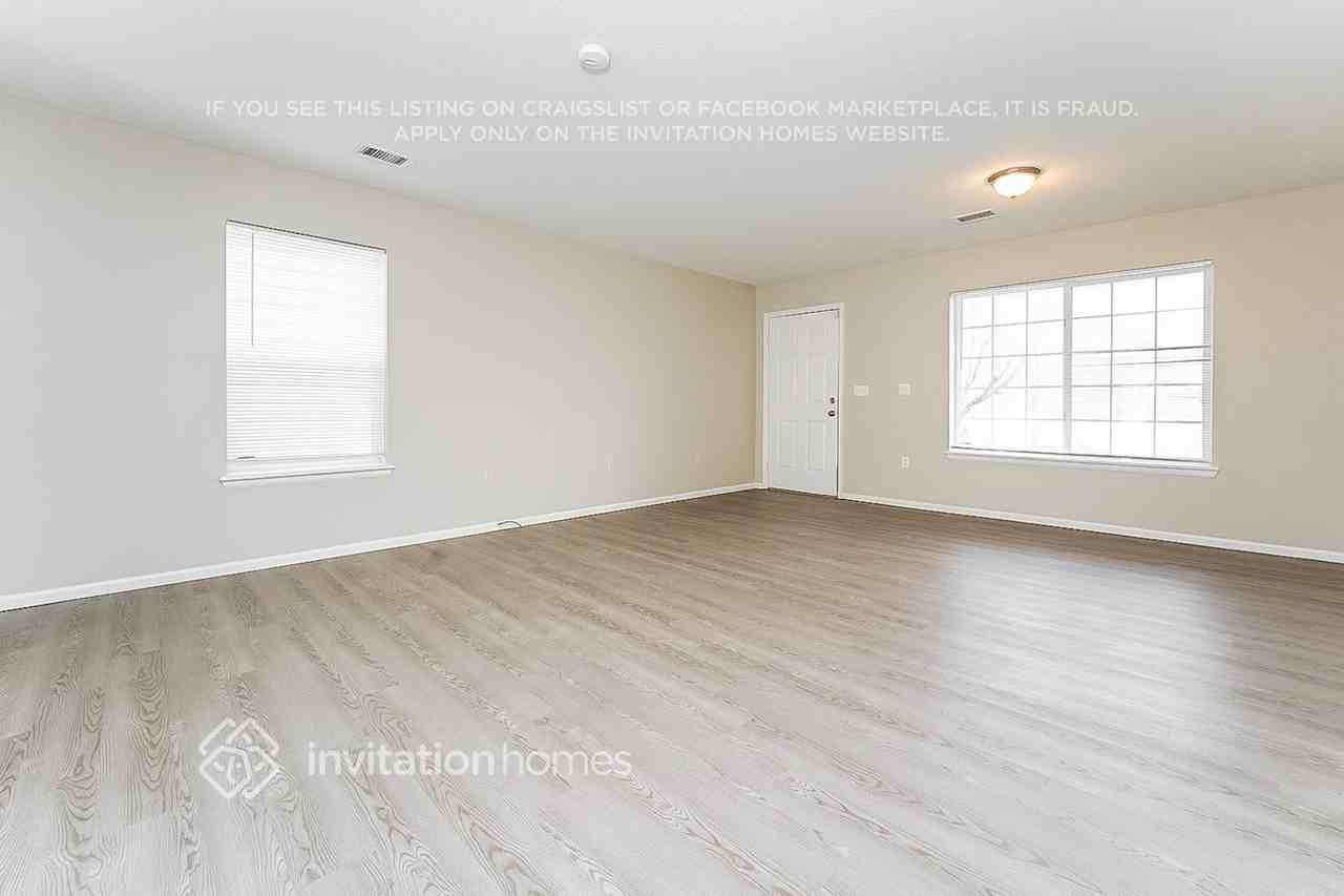 20460 Randolph Pl - Photo 3 of 15