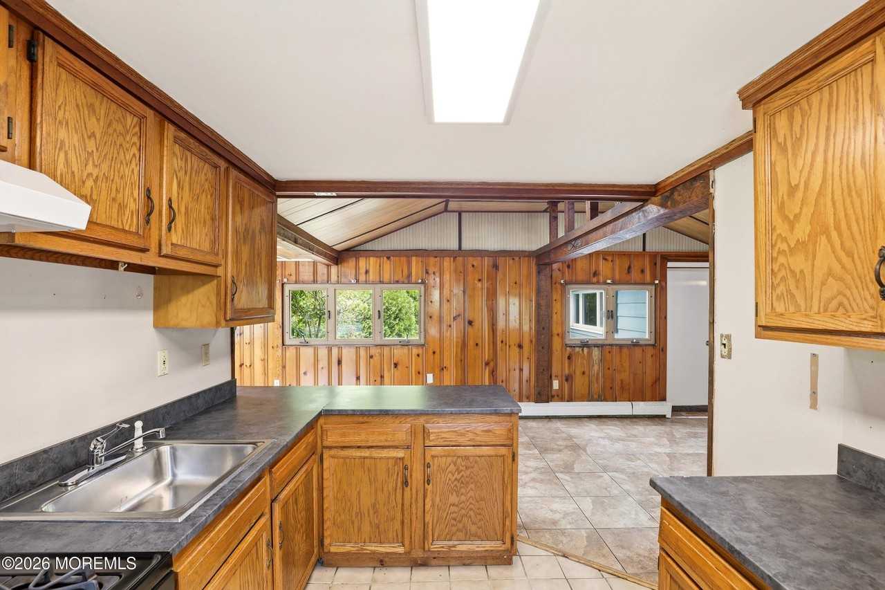 22 Central Ave - Photo 4 of 11