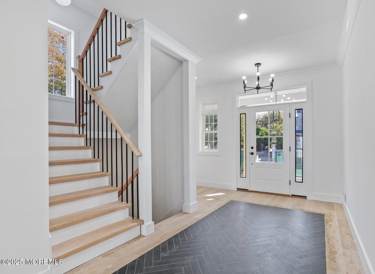 169 Chelsea Ave - Photo 2 of 22