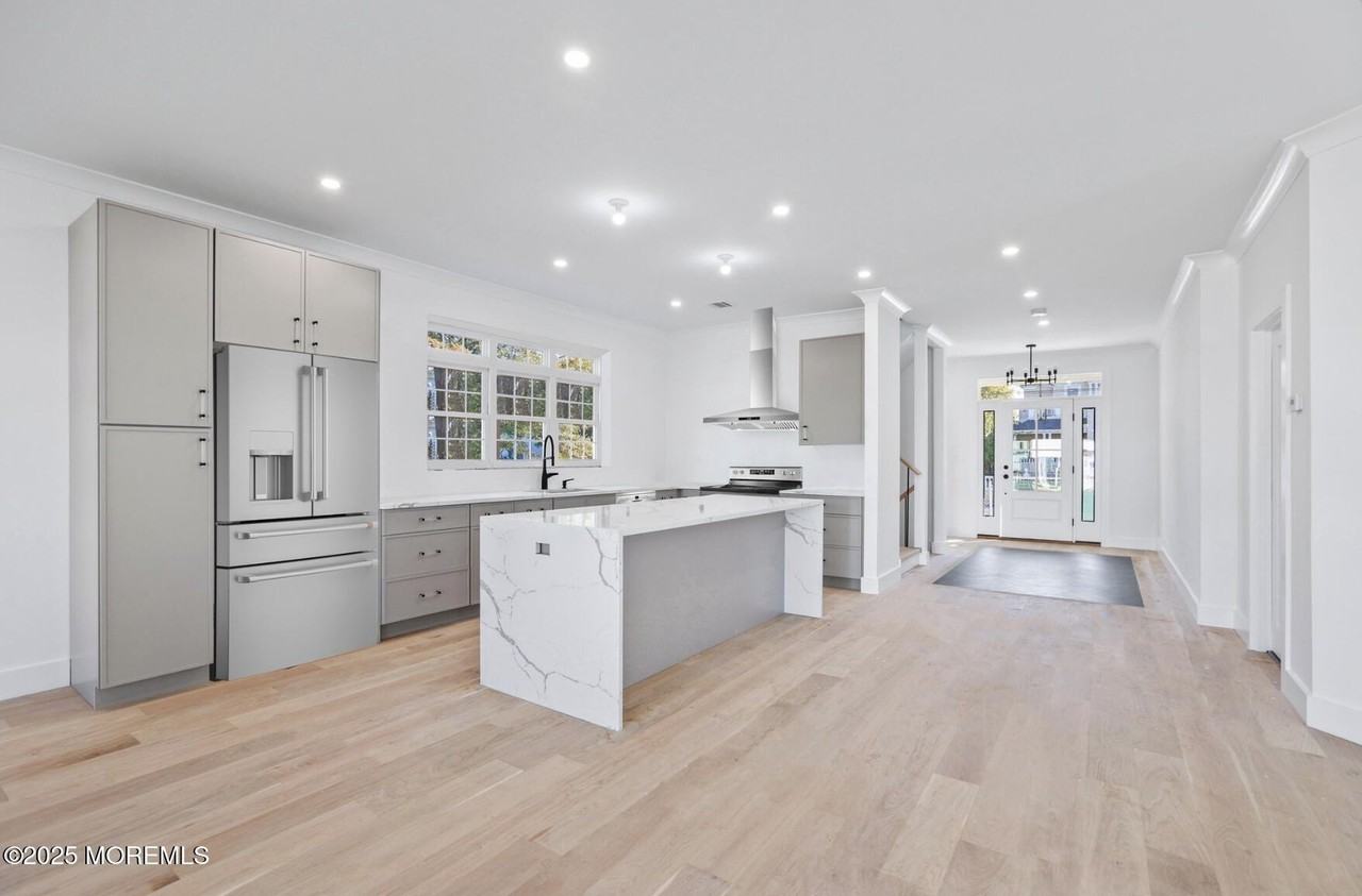 169 Chelsea Ave - Photo 3 of 22