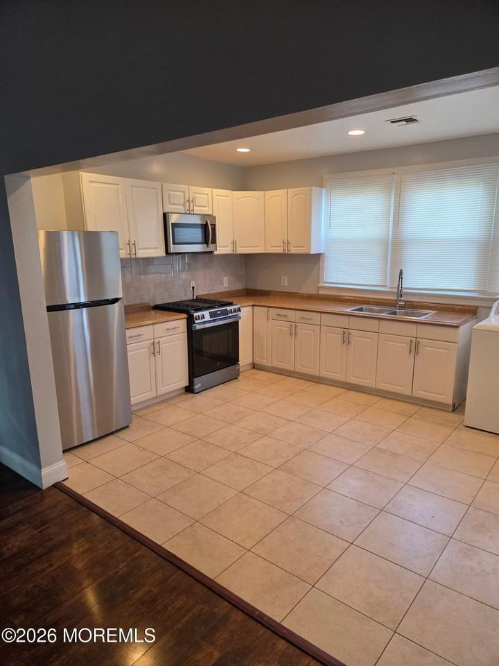 117 Seaview Ave #2 - Photo 4 of 15
