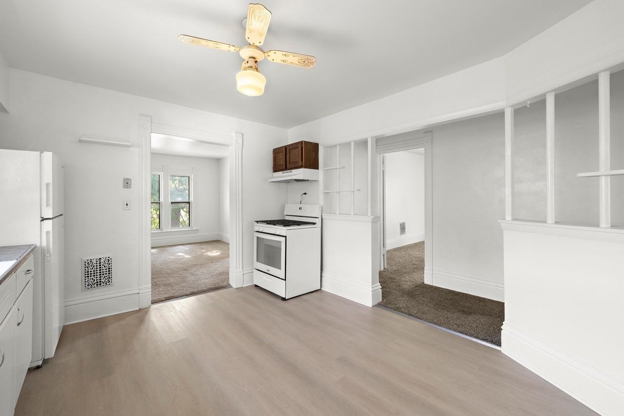 601 S Jefferson St #2 - Photo 3 of 17
