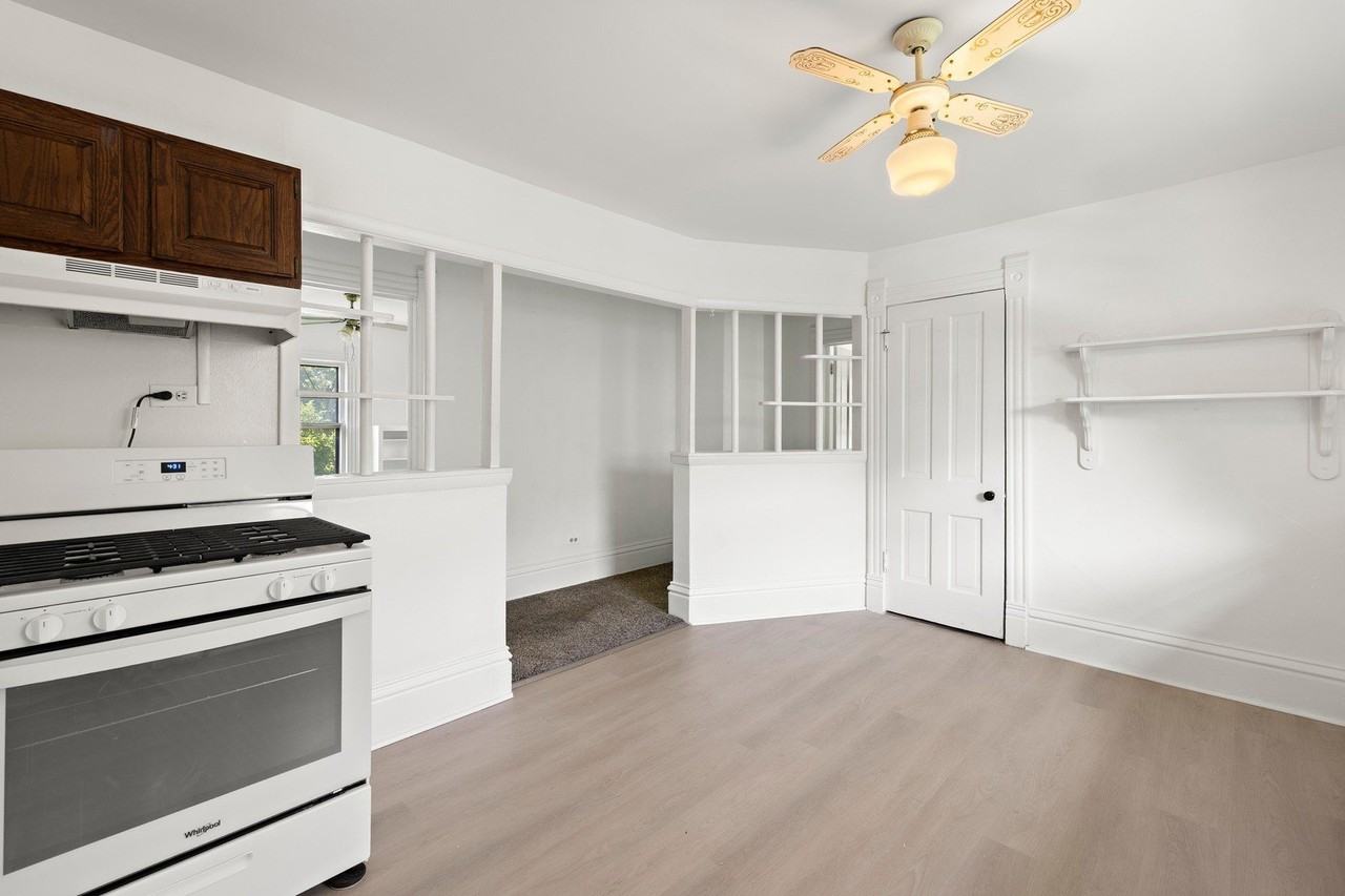 601 S Jefferson St #2 - Photo 4 of 17