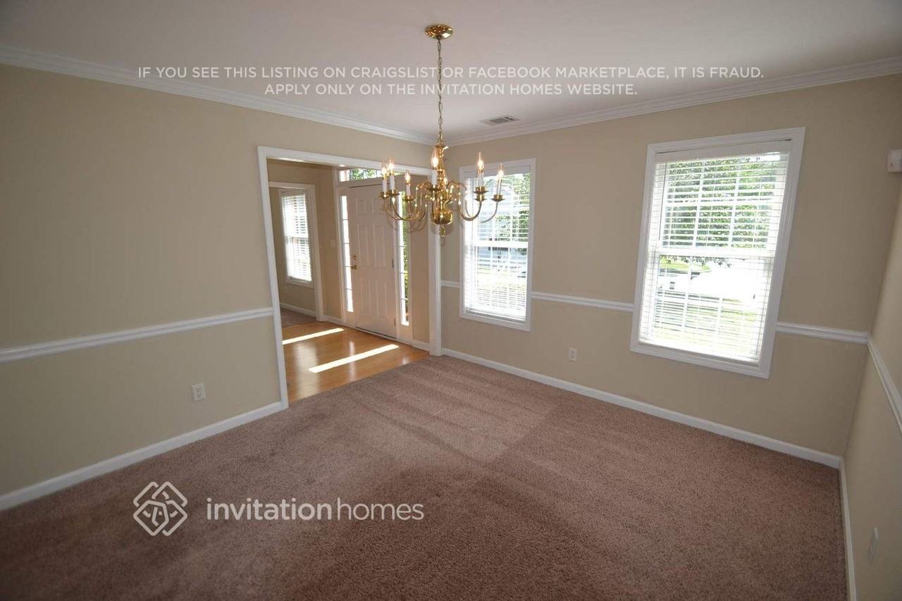 935 Oak Bluff Ct - Photo 2 of 9