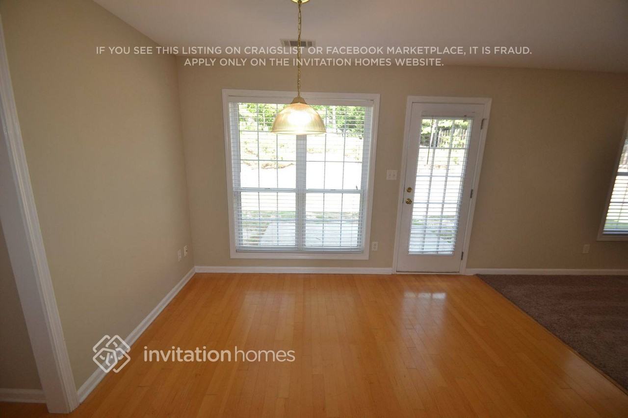 935 Oak Bluff Ct - Photo 5 of 9