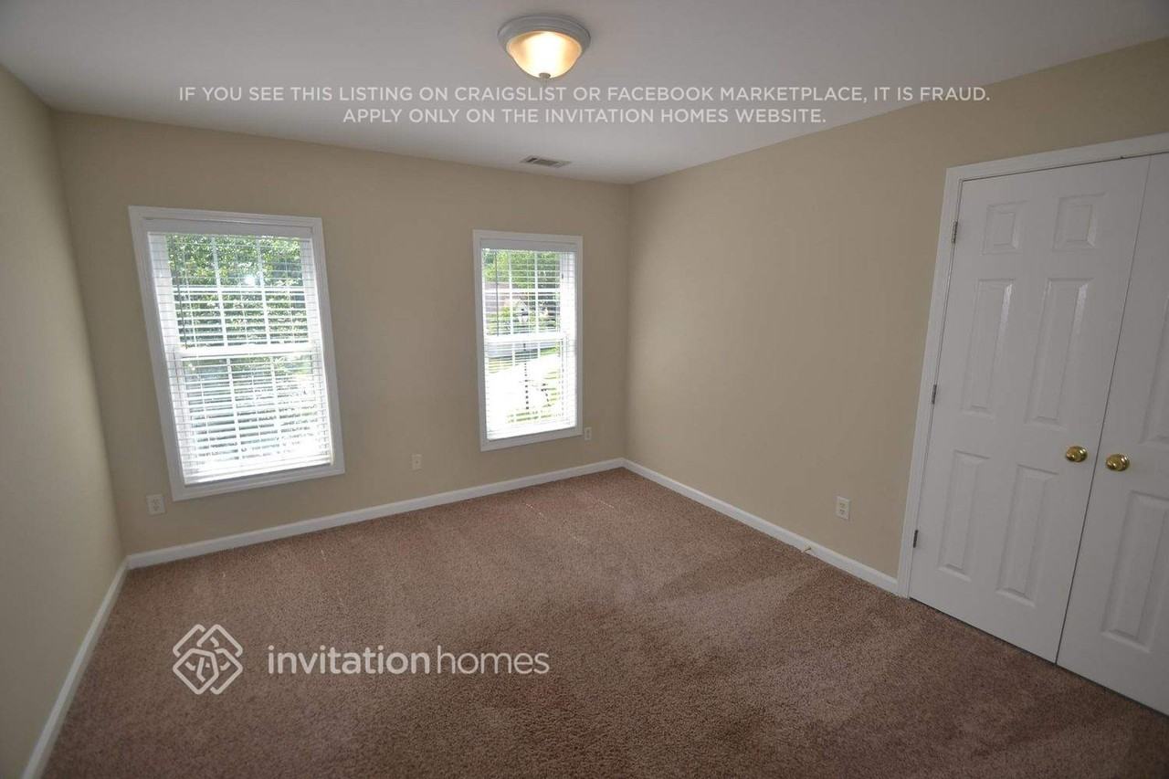 935 Oak Bluff Ct - Photo 6 of 9