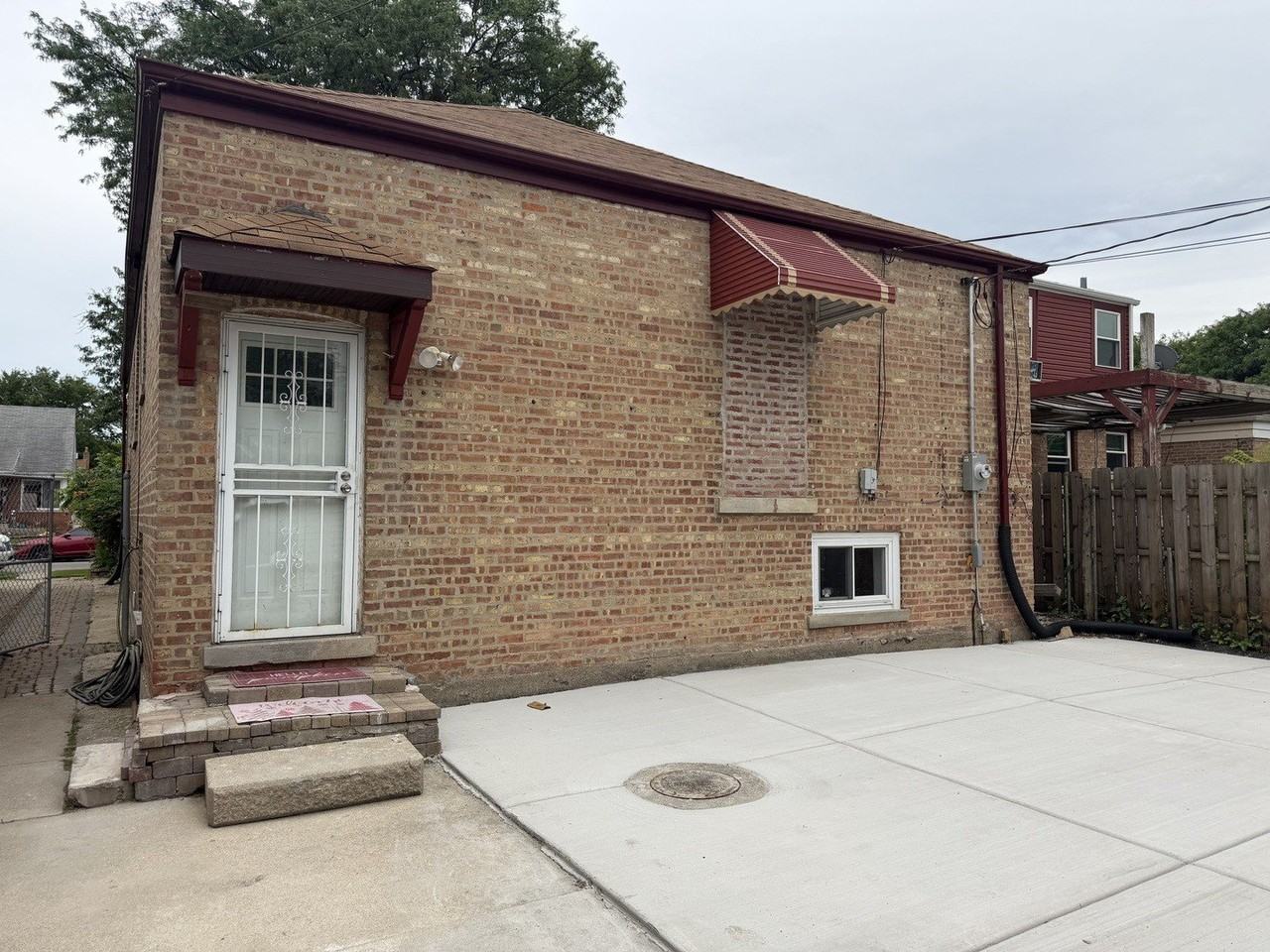 7944 S Trumbull Ave - Photo 3 of 17