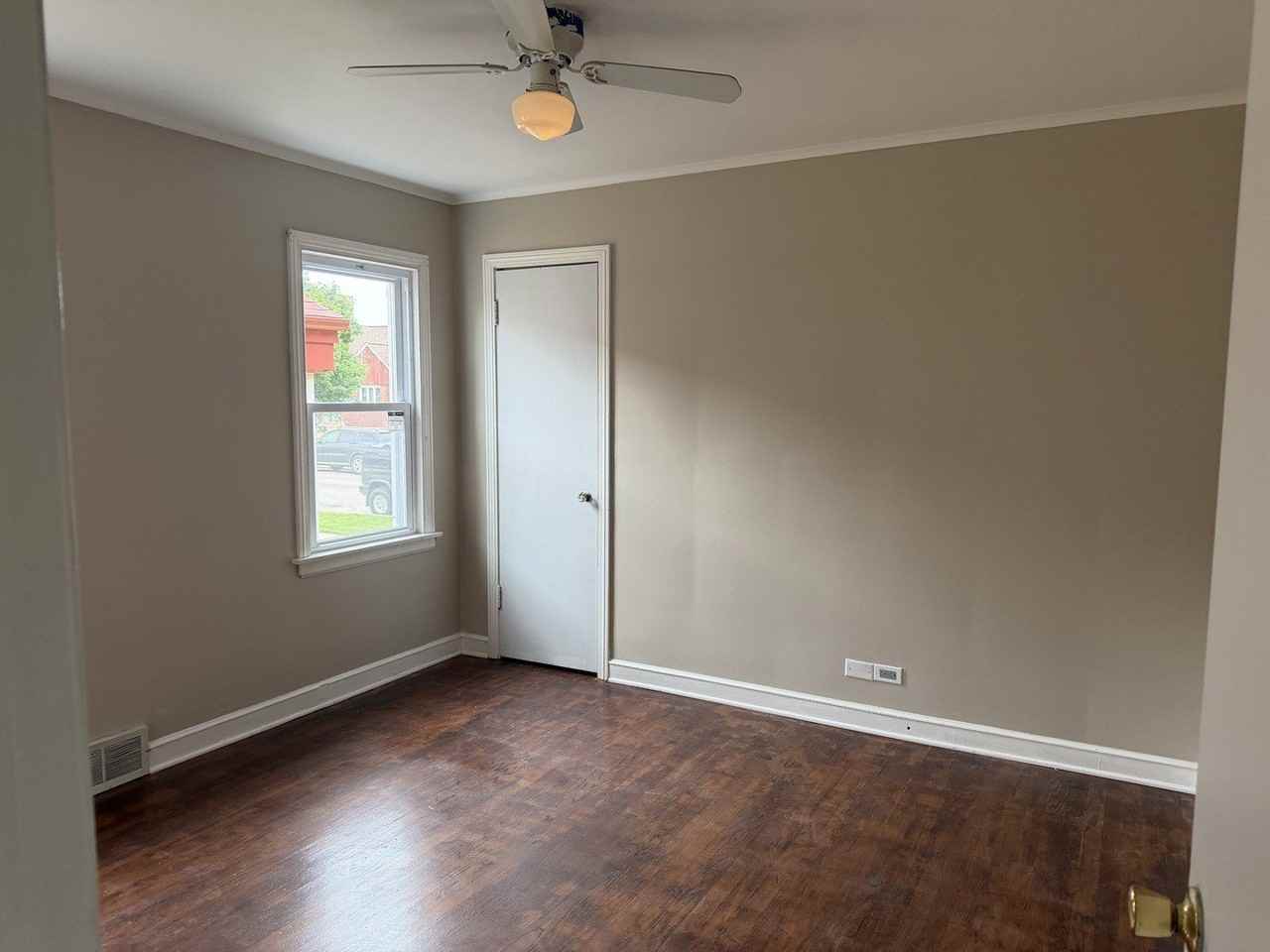 7944 S Trumbull Ave - Photo 7 of 17