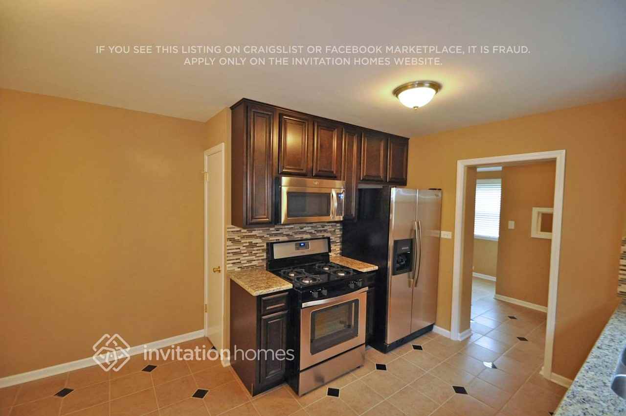 6042 W Bryn Mawr Ave - Photo 4 of 15