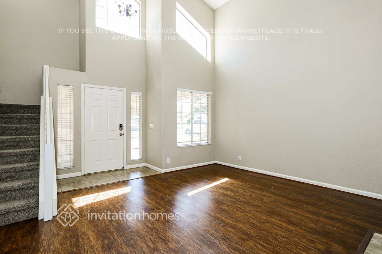 4533 Winter Oak Way - Photo 4 of 17
