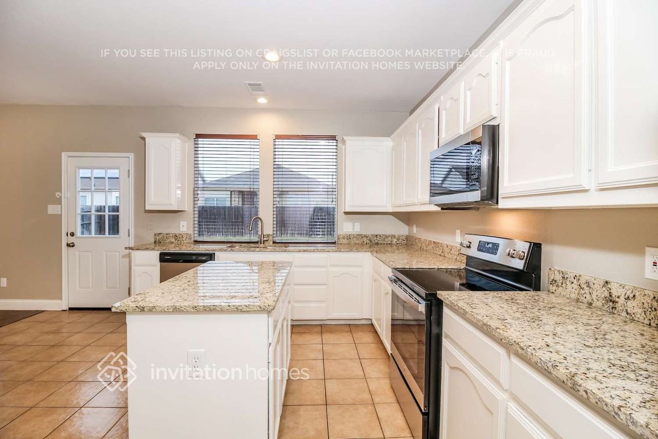 6231 Farrah Dr - Photo 6 of 16