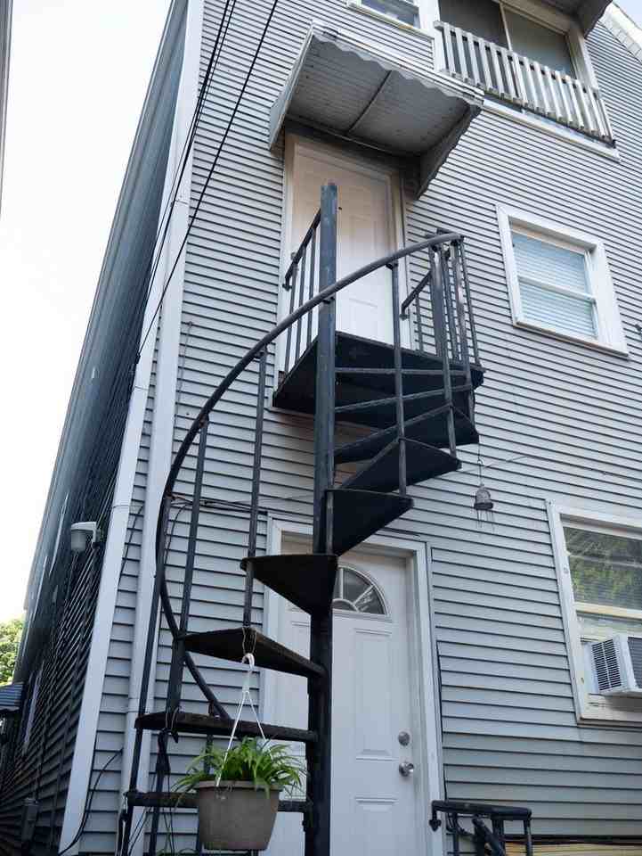 2834 W Fletcher St #2R - Photo 3 of 12