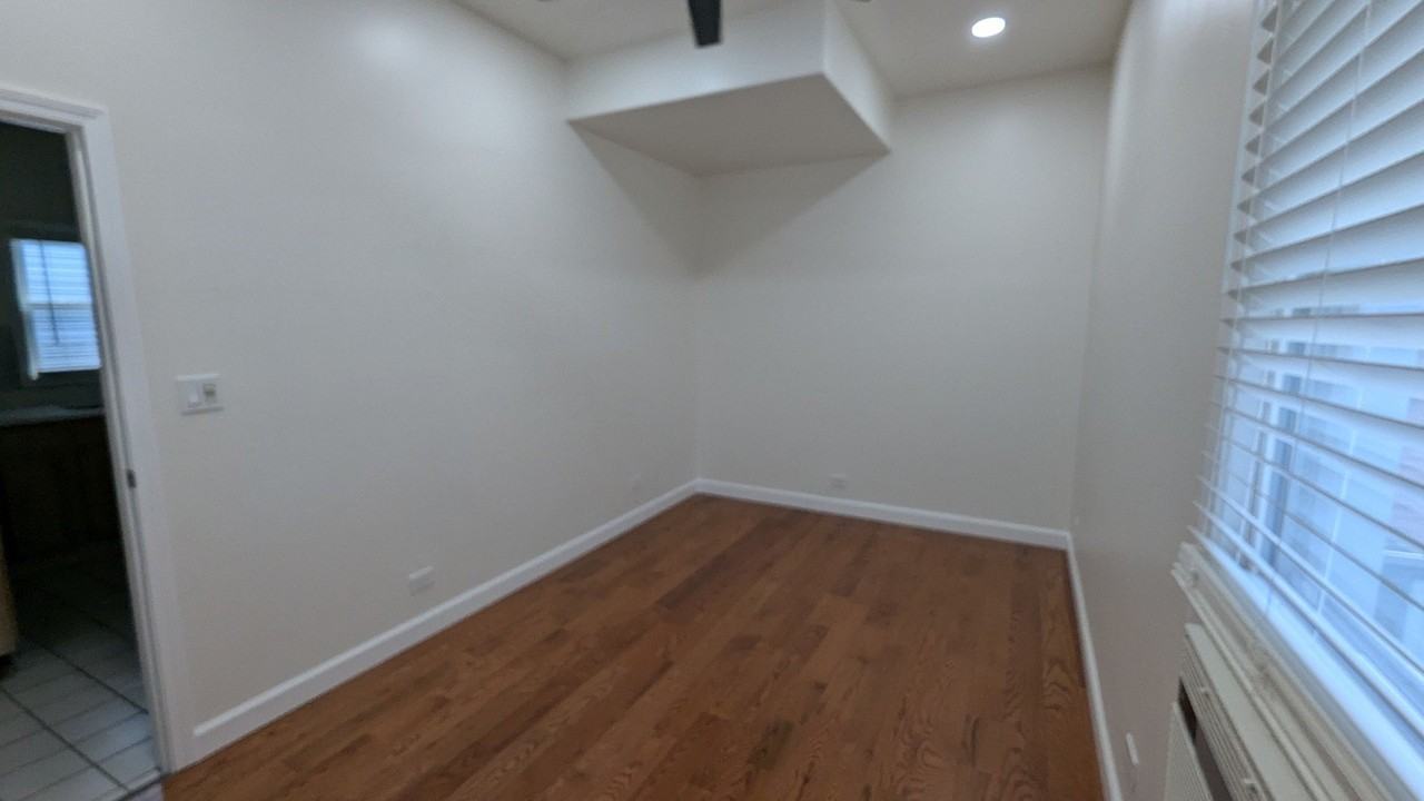 2834 W Fletcher St #2R - Photo 5 of 12