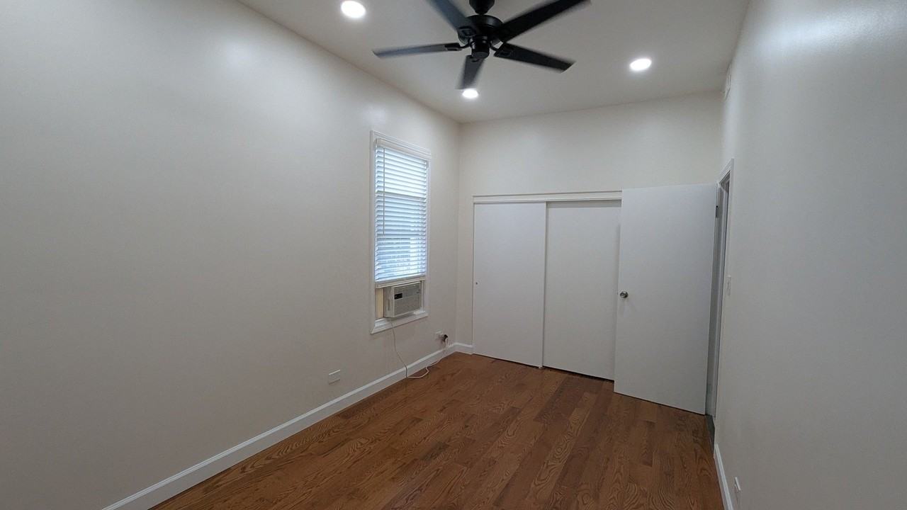 2834 W Fletcher St #2R - Photo 6 of 12