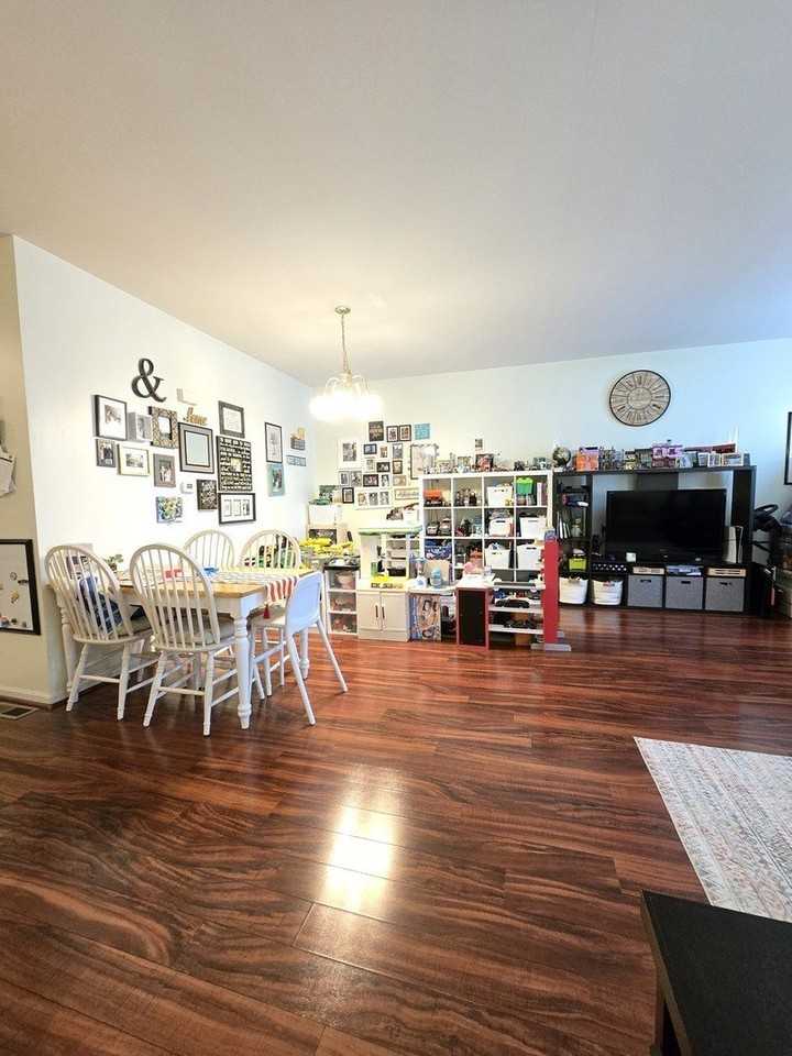 3359 Kentshire Cir - Photo 2 of 17