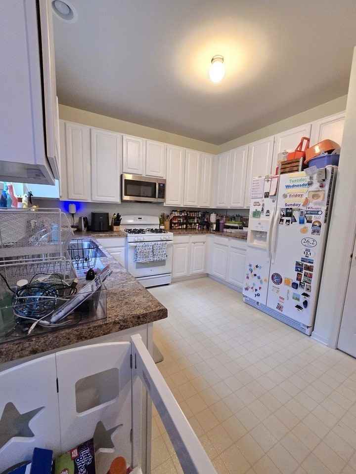 3359 Kentshire Cir - Photo 6 of 17