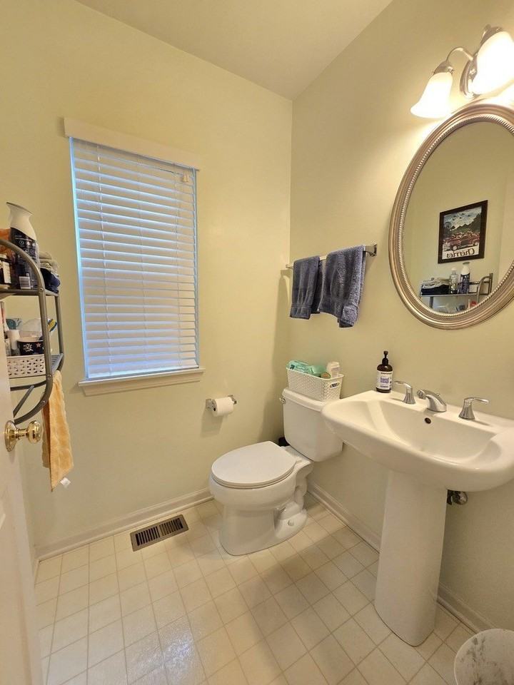 3359 Kentshire Cir - Photo 7 of 17