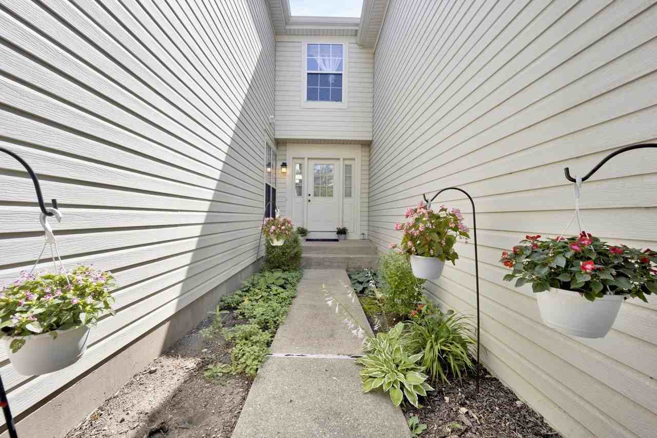 2164 Seaver Ln - Photo 2 of 39