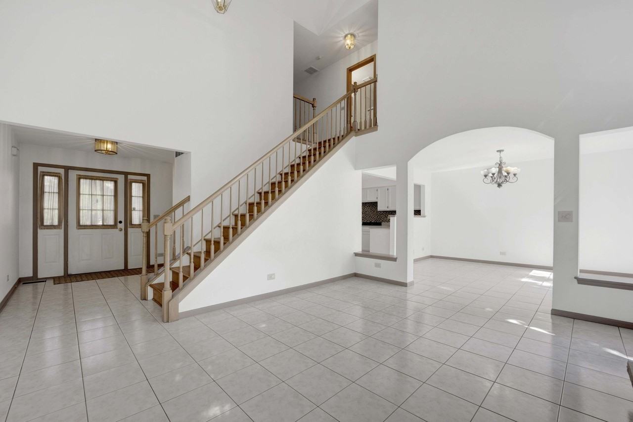 2164 Seaver Ln - Photo 4 of 39