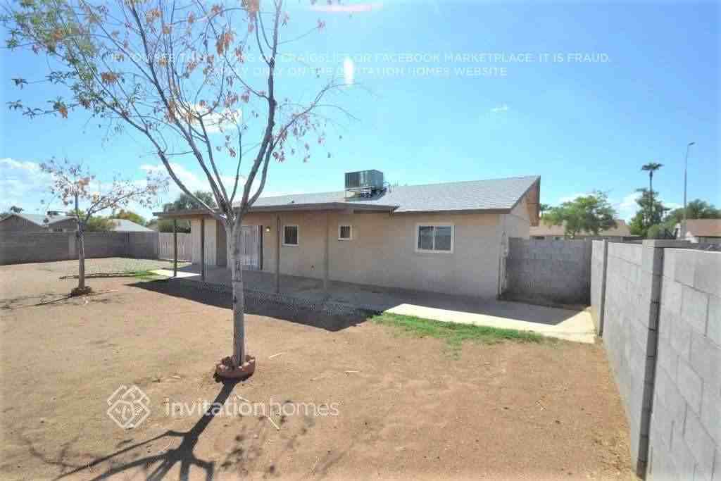 11605 N 58th Ave - Photo 6 of 7