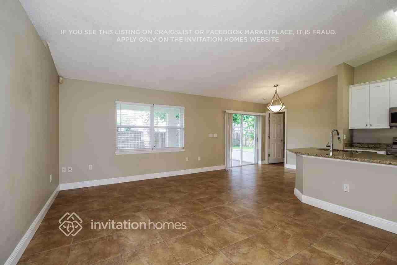 2365 Shady Oak Rd - Photo 3 of 17