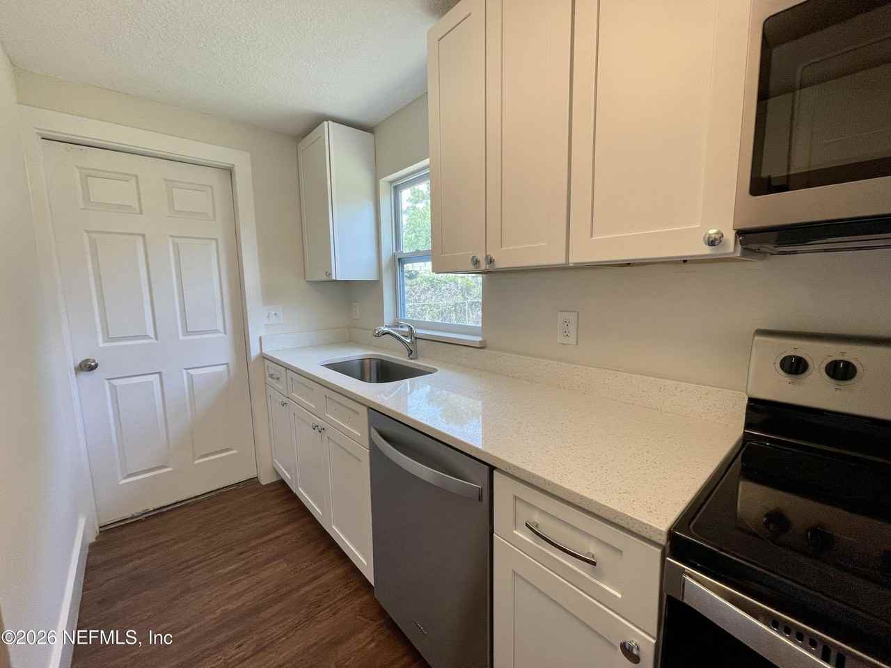 10867 Bahia Dr - Photo 3 of 21