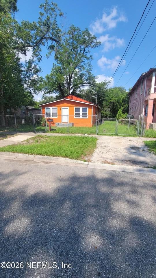 2810 Venus St - Photo 2 of 13