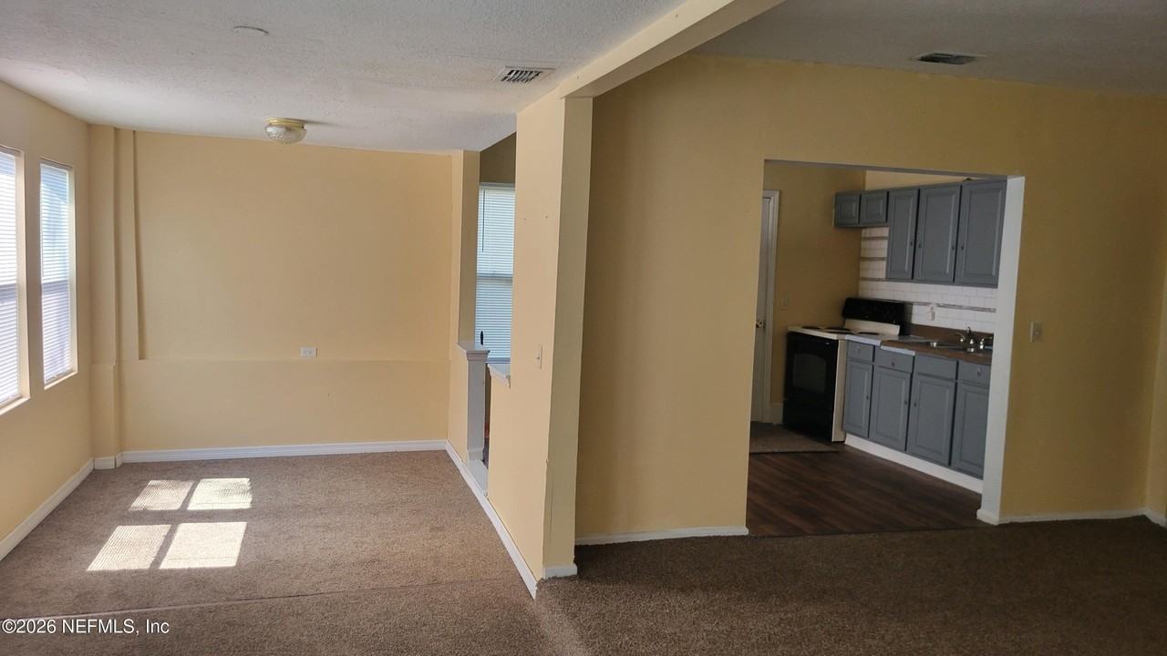 2810 Venus St - Photo 4 of 13