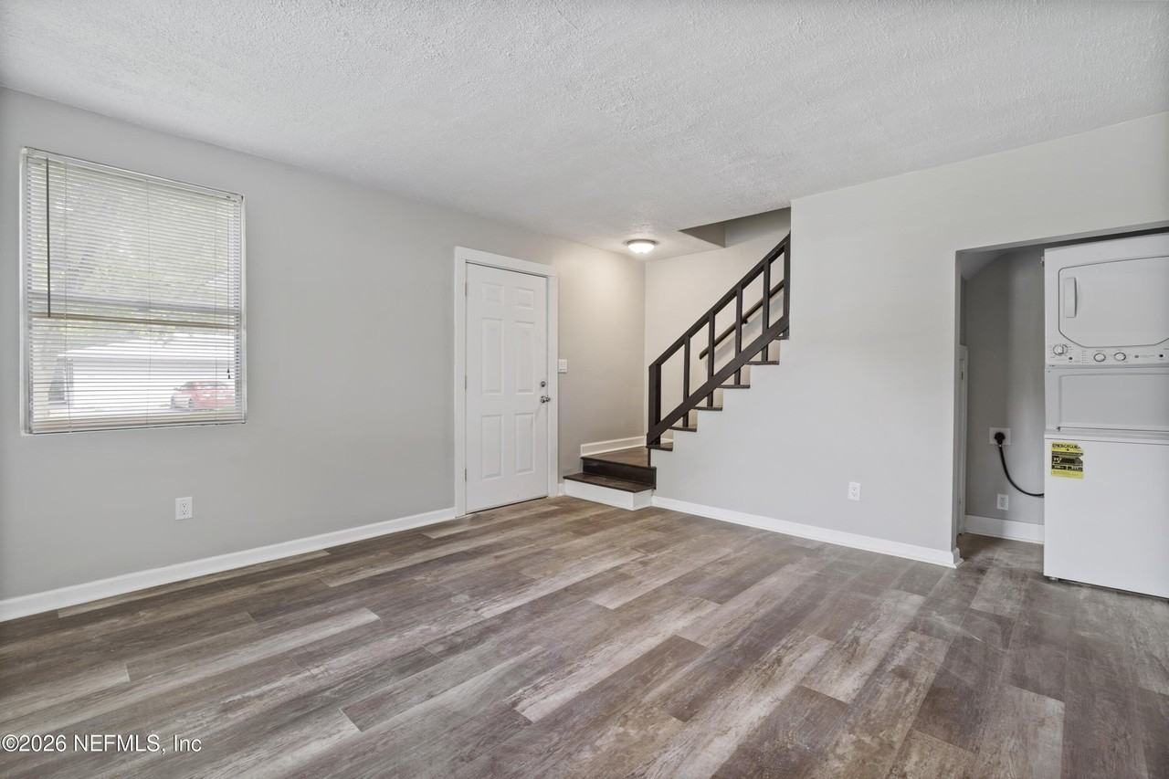 1004 Day Ave - Photo 4 of 15
