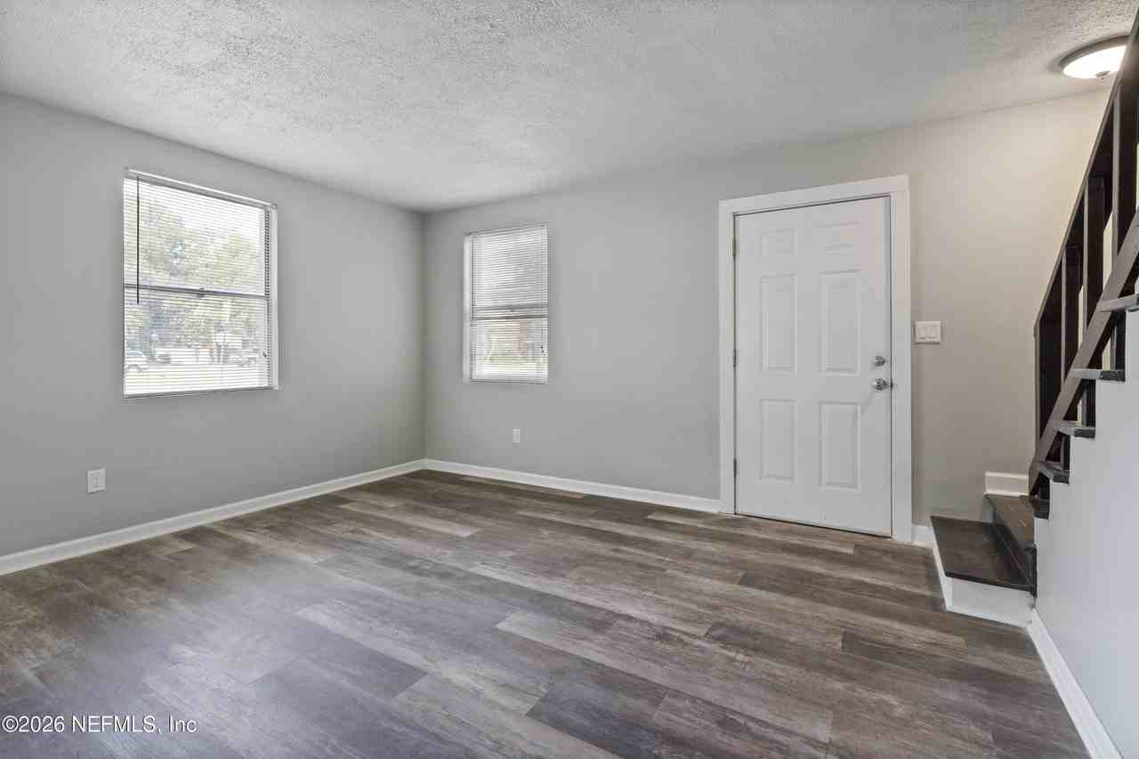 1004 Day Ave - Photo 5 of 15