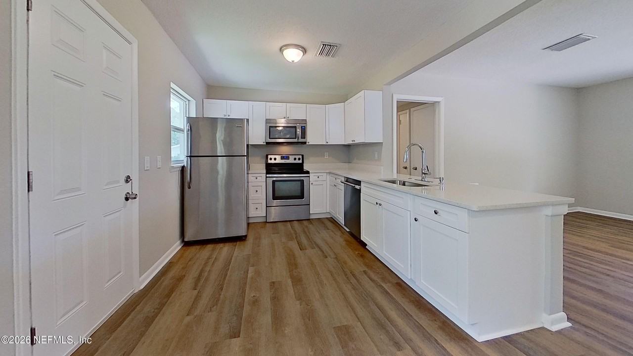 5218 Seaboard Ave - Photo 3 of 22