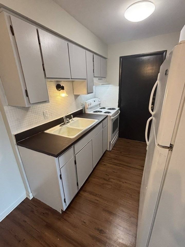 200 Madison St #1H - Photo 2 of 13
