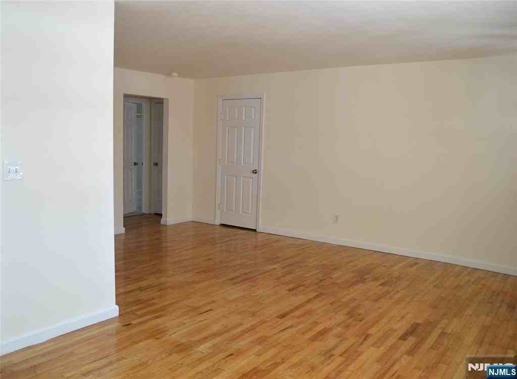 110 Midland Ave #18A - Photo 6 of 10