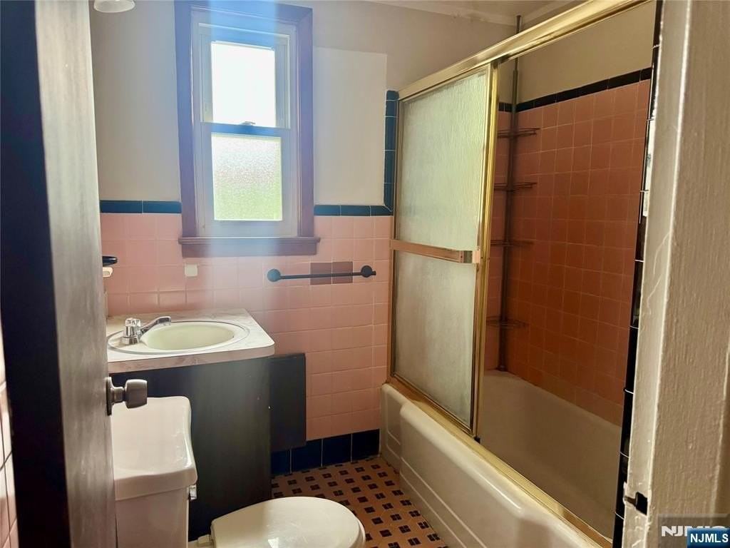 134 Orchard St #2ndFL - Photo 7 of 9