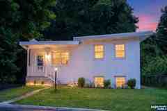 221 Lakeview Dr - Photo 1 of 1