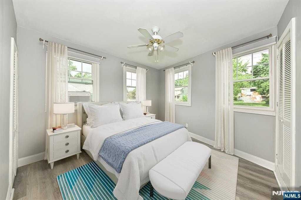 221 Lakeview Dr - Photo 6 of 35